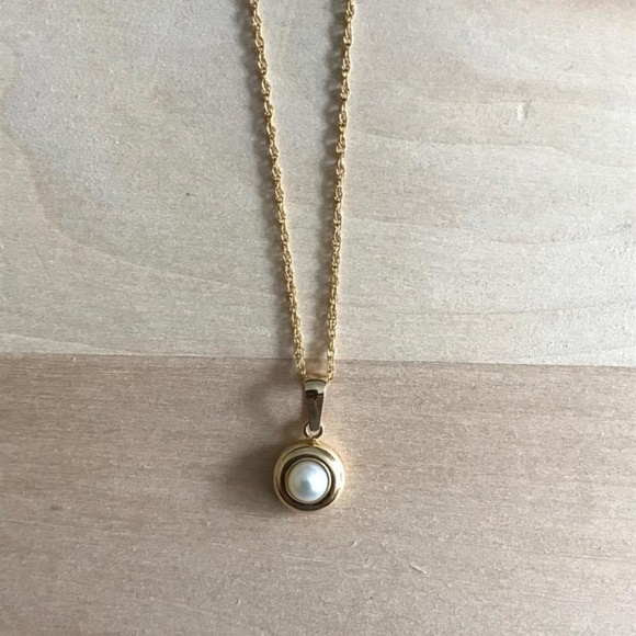 14k FW Cultured Pearl Round Women Necklace - Picture 3 of 5